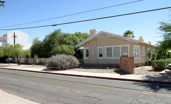 Brady Court in Tucson, AZ - Foto de edificio - Building Photo