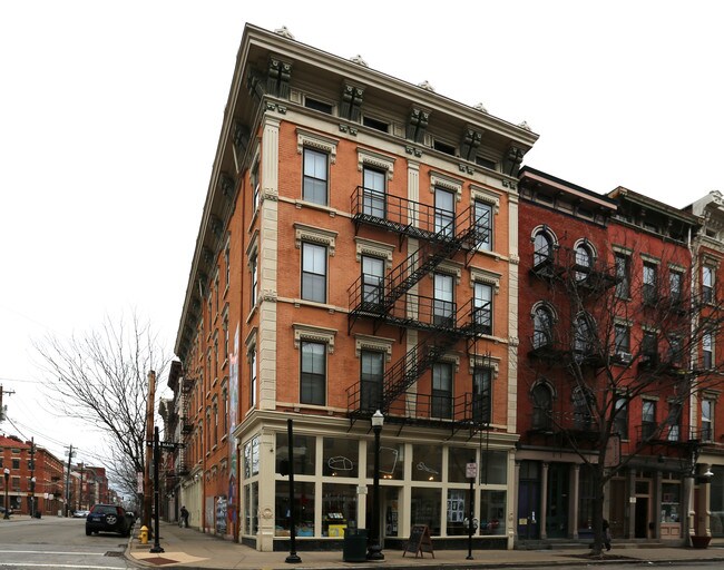 1301 Main St