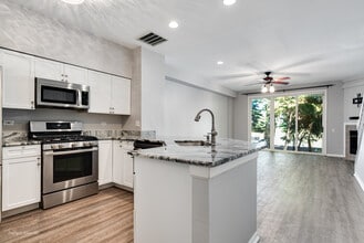 2827 Stonewater Dr in Naperville, IL - Building Photo - Building Photo