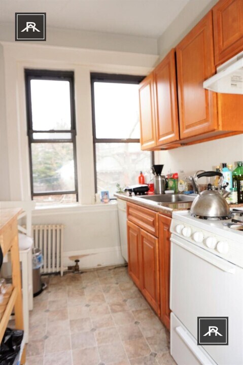 52 Cummings Rd in Boston, MA - Building Photo
