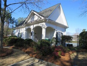 10055 Lauren Hall Ct in Alpharetta, GA - Foto de edificio - Building Photo