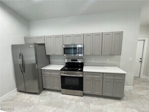 1423 Gleason Pkwy in Cape Coral, FL - Building Photo - Building Photo