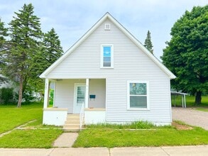 307 Groveland St in Boyne City, MI - Building Photo - Building Photo