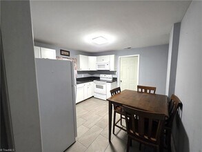 902 N South St in Mount Airy, NC - Building Photo - Building Photo