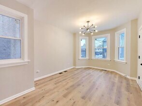 4213 W Roscoe St in Chicago, IL - Building Photo - Building Photo