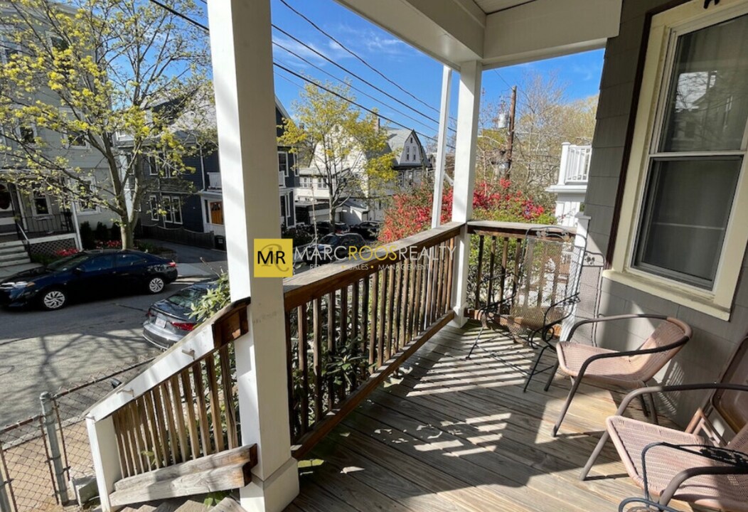 14 Dow St, Unit 1 in Somerville, MA - Foto de edificio