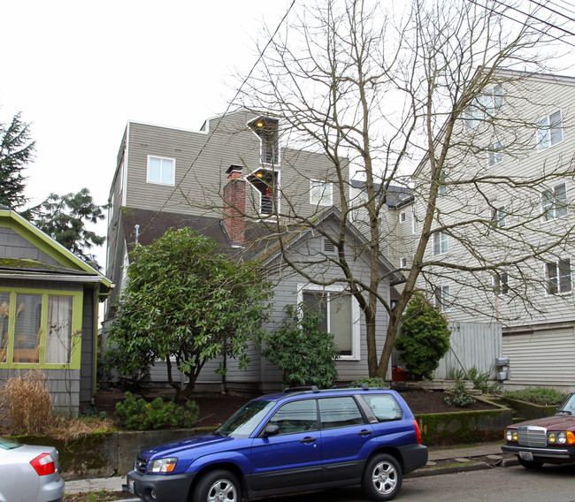 717 N 45th in Seattle, WA - Foto de edificio - Building Photo