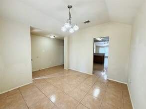 9110 Regents Cove Ct in Houston, TX - Building Photo - Building Photo