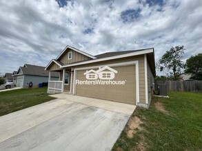 5731 Sunset Vis in San Antonio, TX - Building Photo - Building Photo