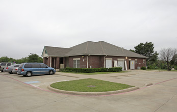 Barbara Jordan Square in Dallas, TX - Foto de edificio - Building Photo