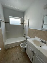 7717 Byron Ave, Unit 14 in Miami Beach, FL - Building Photo - Building Photo