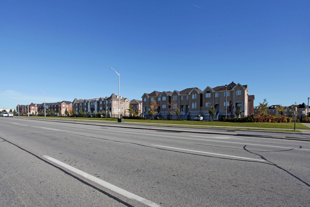 PCECC 810 in Mississauga, ON - Building Photo