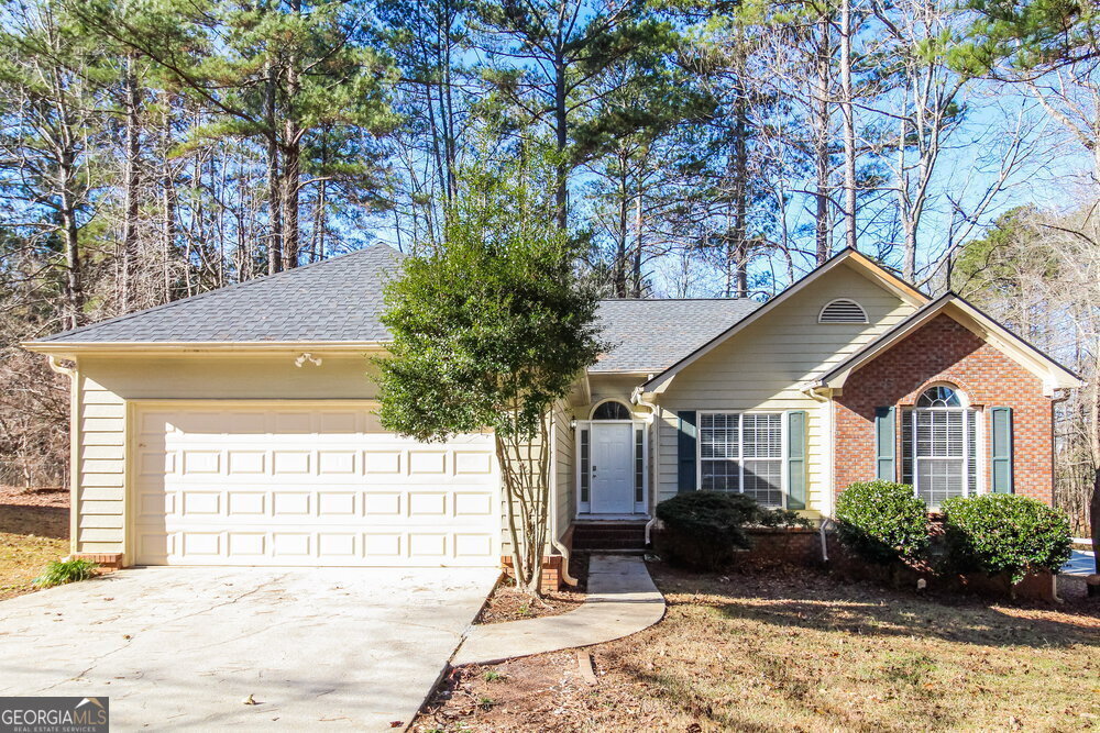 201 Hillandale Dr in Stockbridge, GA - Foto de edificio