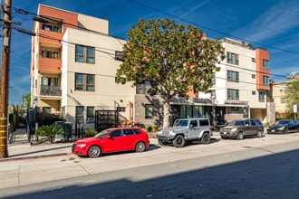 NoHo Senior Villas in North Hollywood, CA - Foto de edificio - Primary Photo