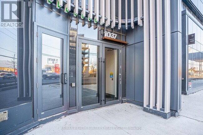 1037 The Queensway in Toronto, ON - Building Photo - Building Photo