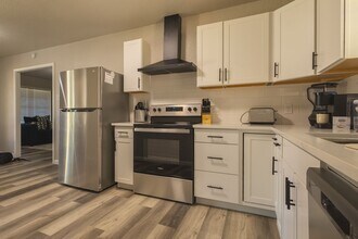 106 Mimosa St in Lake Jackson, TX - Building Photo - Building Photo