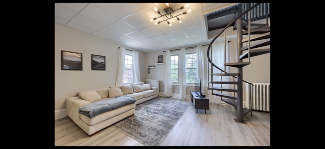 146 E Clay St, Unit Apartment 3