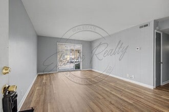 555 N Dupont Ave in Nashville, TN - Foto de edificio - Building Photo