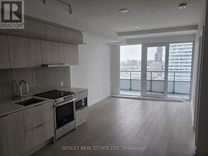 448 Burnhamthorpe Rd W in Mississauga, ON - Building Photo - Building Photo