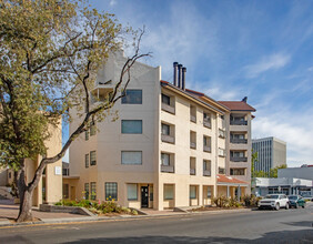 185 Forest Ave in Palo Alto, CA - Foto de edificio - Building Photo