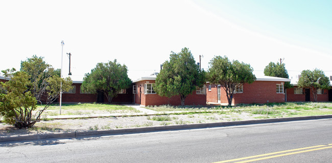 2400 Pershing Dr in El Paso, TX - Building Photo - Building Photo