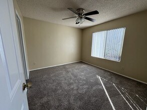 7040 W Olive Ave in Peoria, AZ - Building Photo - Building Photo