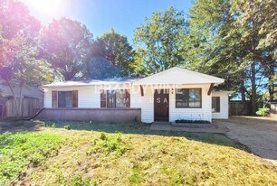 327 Homeville Rd in Collierville, TN - Building Photo