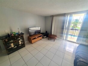 1501 S Ocean Dr, Unit 205 in Hollywood, FL - Foto de edificio - Building Photo