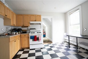 32 Gordon St, Unit 3 in Boston, MA - Building Photo