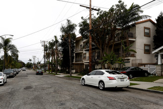 1145 Roswell Ave in Long Beach, CA - Foto de edificio - Building Photo