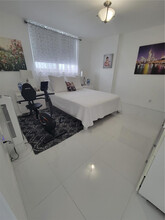 3703 NE 166th St, Unit 808 in North Miami Beach, FL - Building Photo - Building Photo