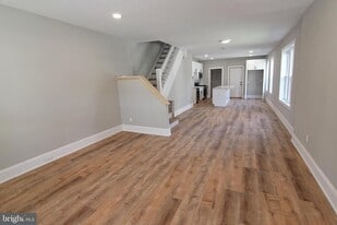 17 W 4th St in Bridgeport, PA - Building Photo