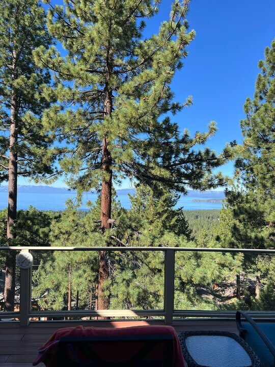400 Fairview Blvd in Incline Village, NV - Building Photo
