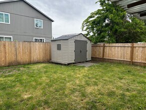 4127 Bluebelle Way in Springfield, OR - Building Photo - Building Photo