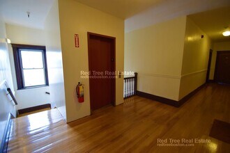 25 Park Dr, Unit 5 in Boston, MA - Foto de edificio - Building Photo