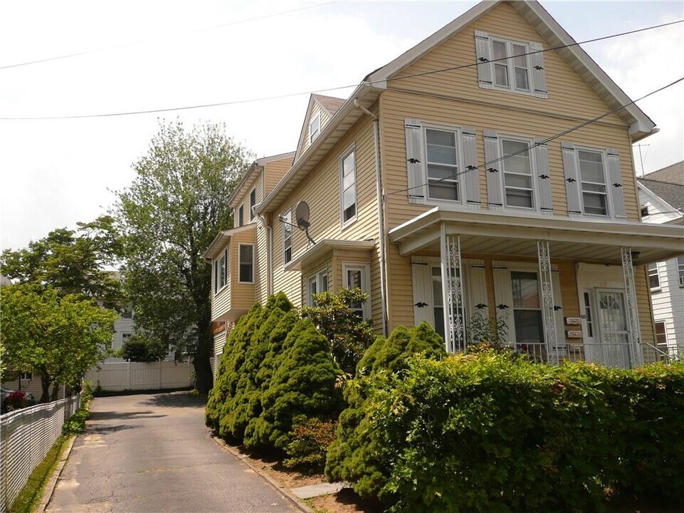 279 N Washington St-Unit -Second Floor in Sleepy Hollow, NY - Building Photo