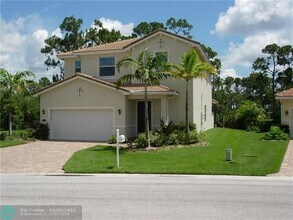 495 NE Abaca Way in Jensen Beach, FL - Building Photo - Building Photo