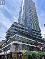 386 Yonge St in Toronto, ON - Building Photo