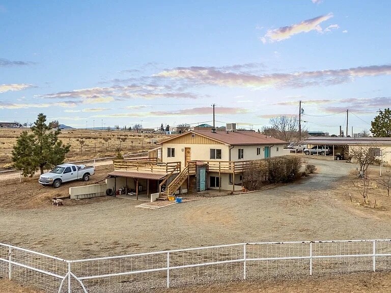 29 Comanche Dr in Santa Fe, NM - Building Photo
