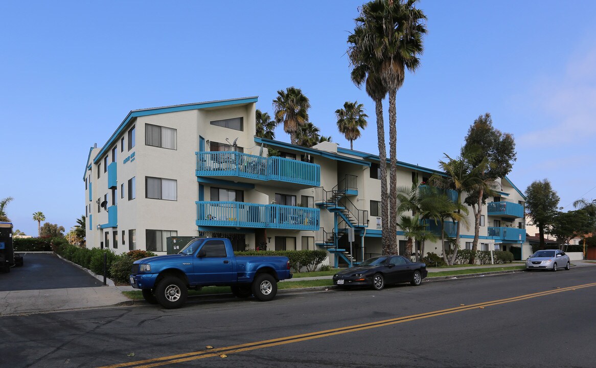 Hightower Manor in Oceanside, CA - Building Photo