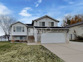 3024 W 4450 S in Roy, UT - Building Photo