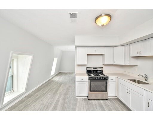 668 Third St-Unit -3S in Fall River, MA - Building Photo