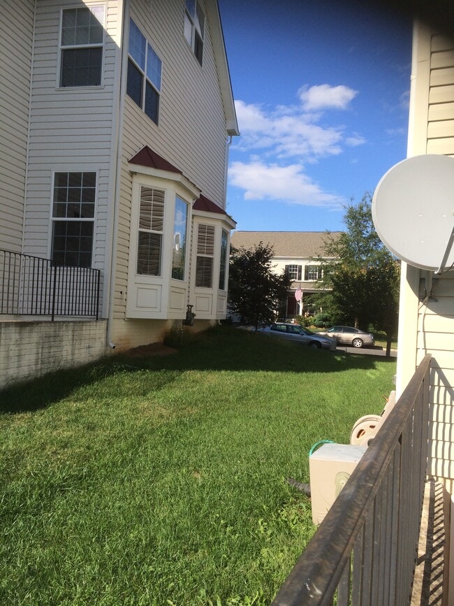 9028 Woodpecker Ct in Gainesville, VA - Building Photo - Building Photo