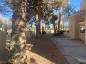 7600 Painted Dunes Dr in Las Vegas, NV - Foto de edificio - Building Photo