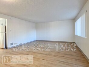 12345 SW Hall Blvd in Portland, OR - Building Photo - Building Photo
