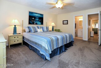 1571 S Atlantic Ave in New Smyrna Beach, FL - Building Photo - Building Photo