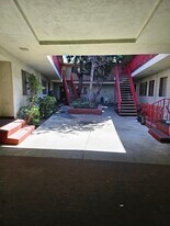 404 E Hyde Park Blvd in Inglewood, CA - Building Photo