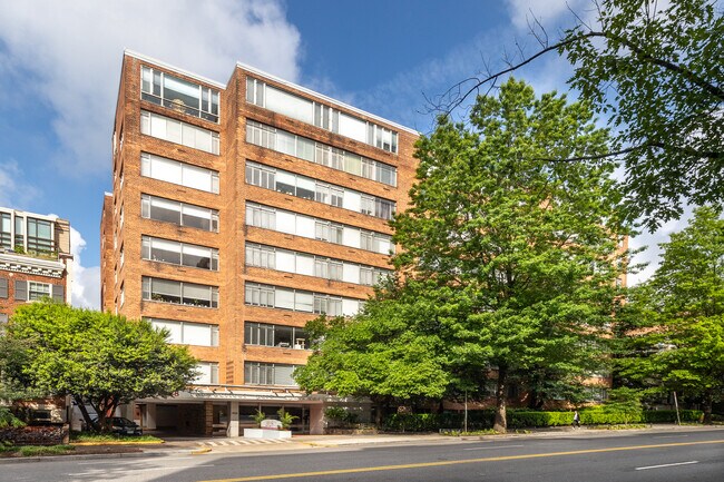 Connecticut Park Apartments in Washington, DC - Foto de edificio - Building Photo