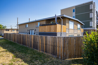 7731A 41 Av NW in Calgary, AB - Building Photo - Building Photo