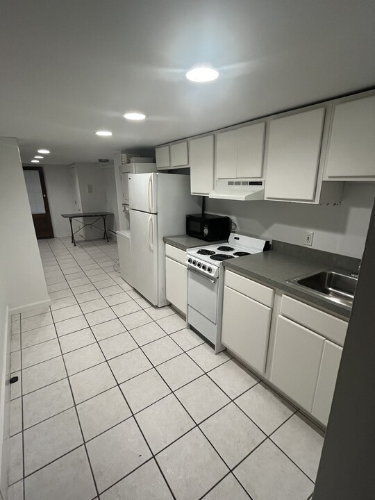 423 7th St NE, Unit B in Washington, DC - Foto de edificio